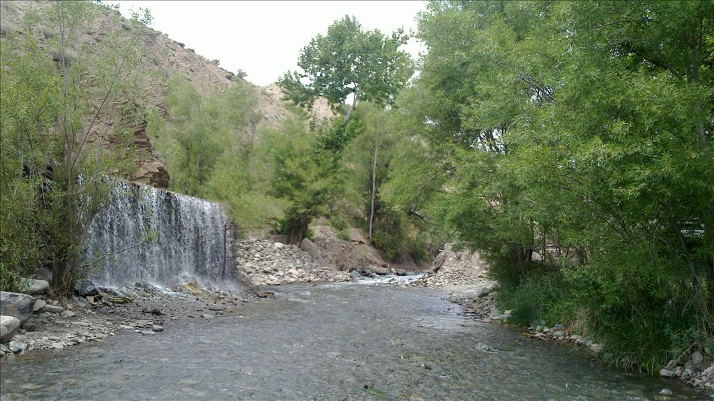 ایران اسلامی و سرافراز | کشور ایران و مردم شهید پرور شهرها، روستاها و دیگر  نقاط آن را با نگاه ایثار و ایثارگری ببینیم و بشناسیم. ایرانشناسی با شهدا